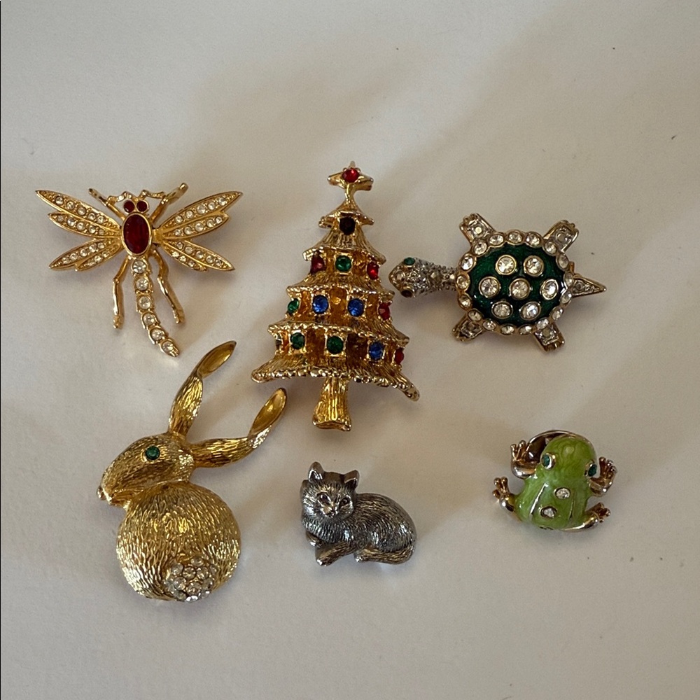 Mixed lot of Cute brooches